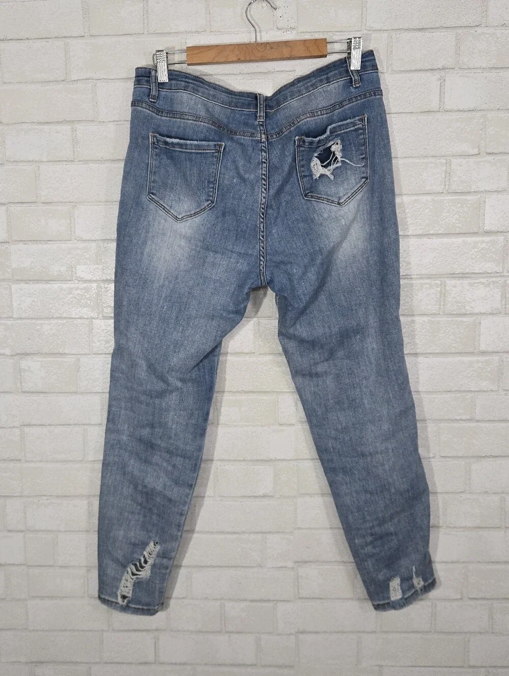 comfy distressed skinny jeans